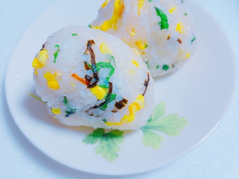 青紫蘇ととうもろこしと塩昆布おにぎり